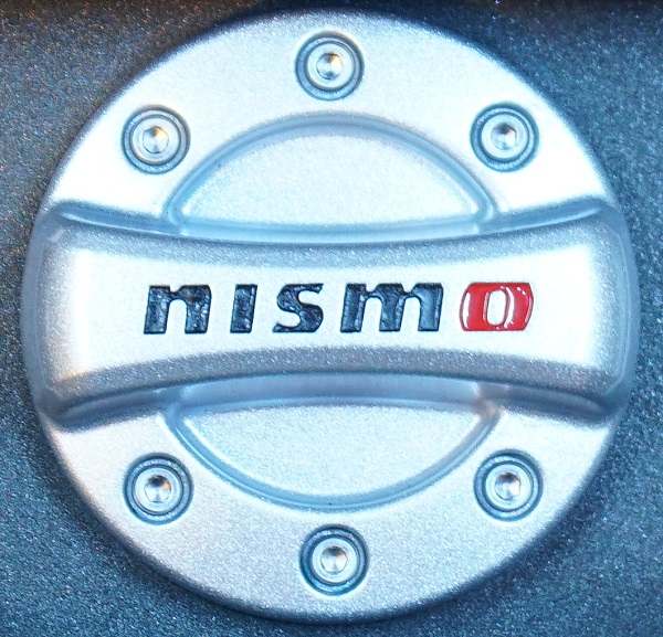 NISMO オイルキャップ / フューエルキャップ(給油)カバーへ墨入れ塗装